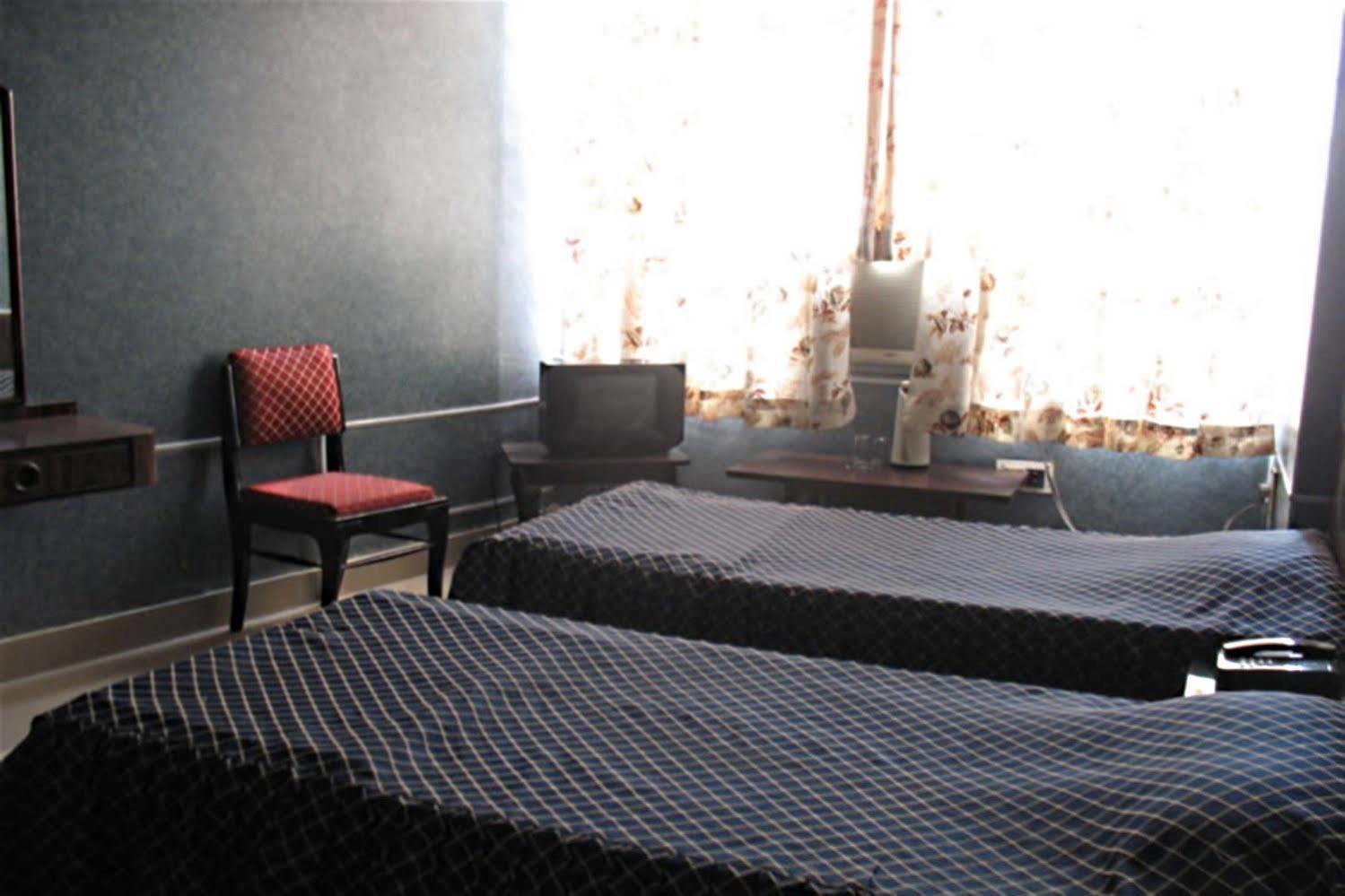 Hotel Gaurav Kanpur Exterior foto